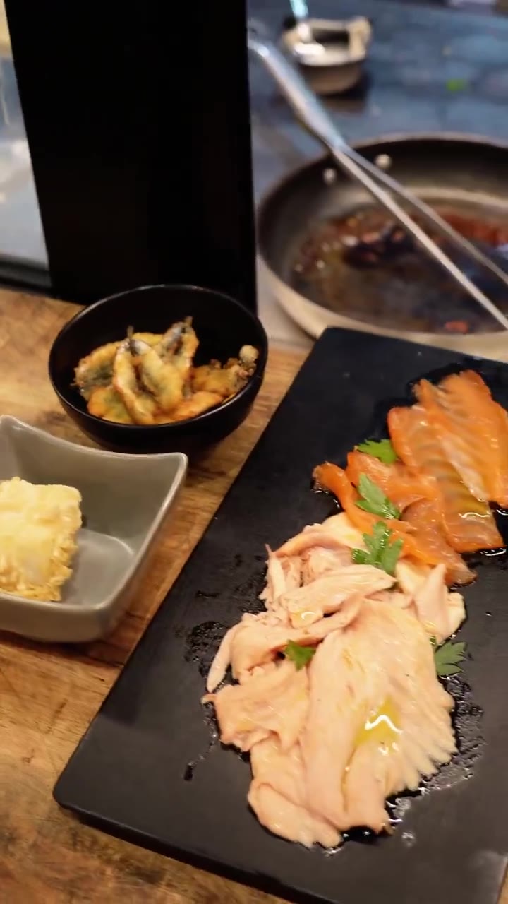 Antipasto di mare: pescato marinato, alici fritte e assaggi